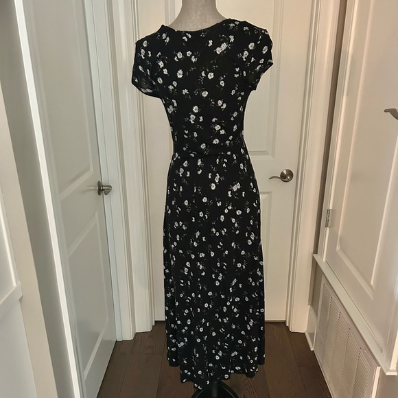 Urban Outfitters Women’s Black V Neck Floral Midi Dress. Size Medium. - Picture 9 of 13